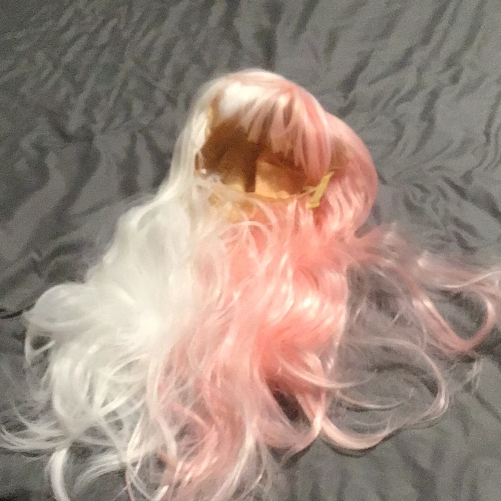 Spit dyed wig